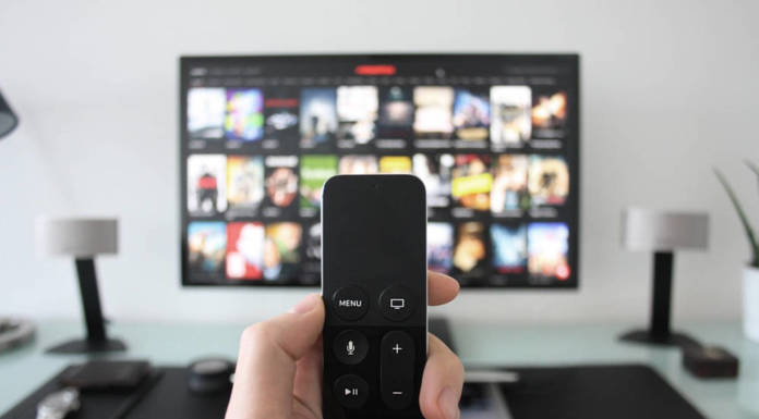 Gdzie oglądać telewizję online? Darmowe i płatne platformy